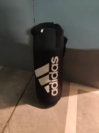 Soporte plegable boxeo y saco a estrenar.