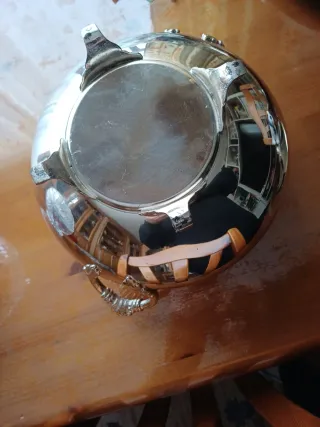 Sopera plateada con pie y espejo