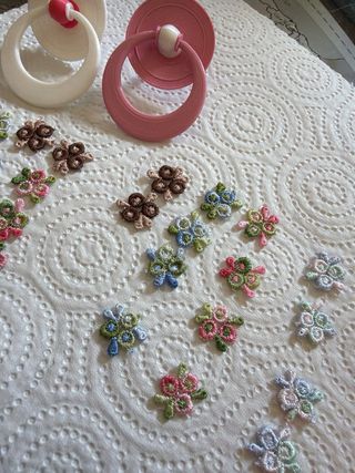 Raquel 2 ciucci con 2 lotti di fiori