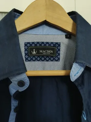 Camisa azul con coderas
