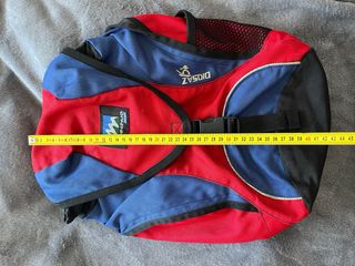 Mochila Quechua senderismo roja y azul