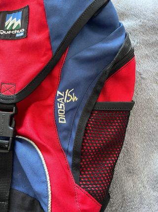 Mochila Quechua senderismo roja y azul