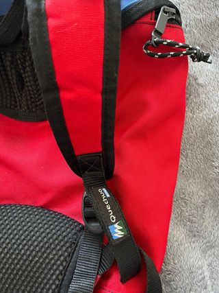 Mochila Quechua senderismo roja y azul