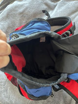 Mochila Quechua senderismo roja y azul