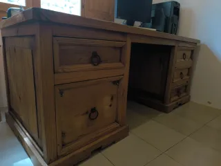 Escritorio de madera grande hecho en México