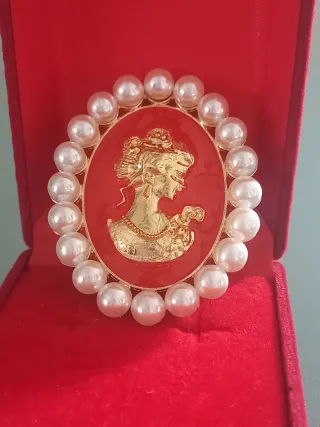 Spilla Cameo Dama Dorata Smalto Rosso Perle