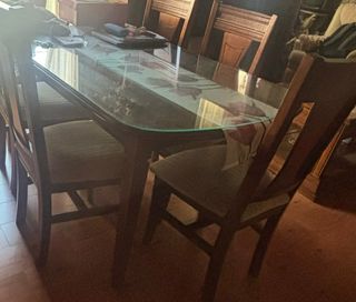 Mesa de comedor de cristal y madera