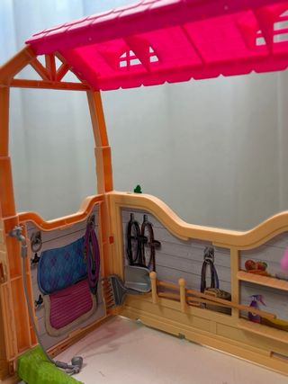 Establo Barbie con Muñeca y Caballo