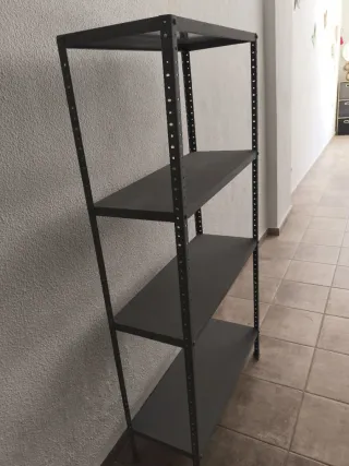 Estantería metálica gris