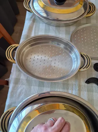 Set 2 pentole + 2 scolapasta + accessori