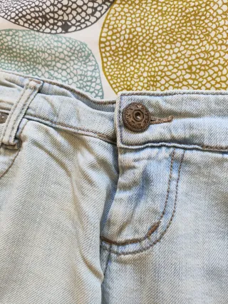 Pantalón vaquero desgastado Stradivarius