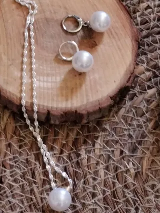 Collar de plata con perla