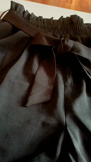 Pantalón corto negro con lazo