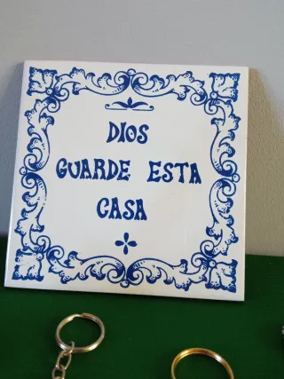 Lote religioso: Cruz, llaveros,abrecartas y más.