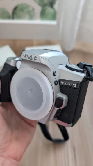 Cámara Minolta Maxxum 5 + Objetivo 28-80mm