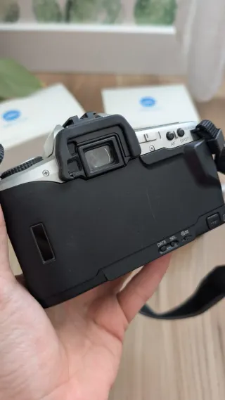 Cámara Minolta Maxxum 5 + Objetivo 28-80mm