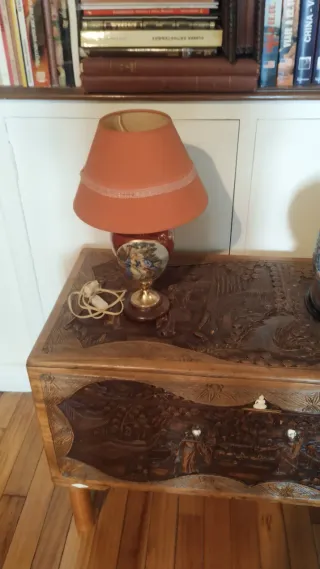 Lámpara antigua francesa con escena