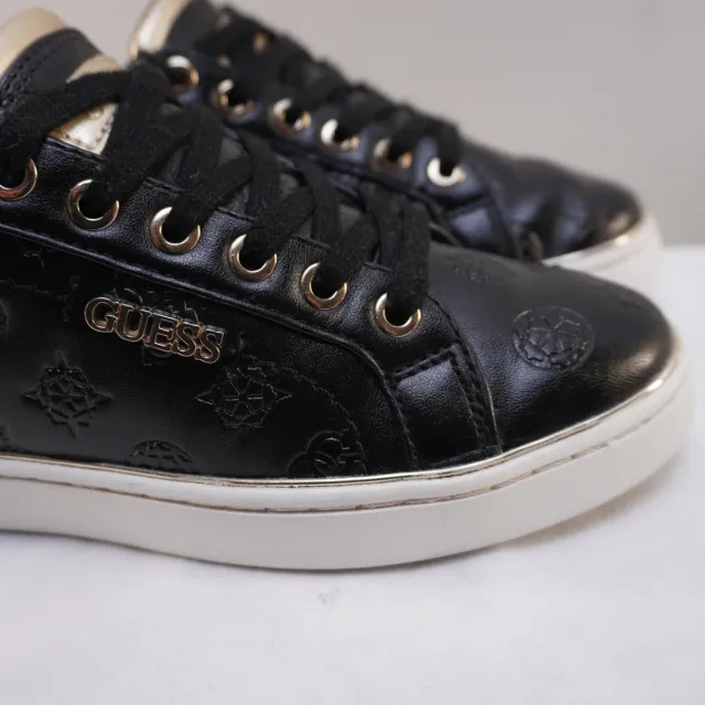 Zapatillas Guess Negras y Doradas