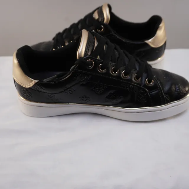 Zapatillas Guess Negras y Doradas