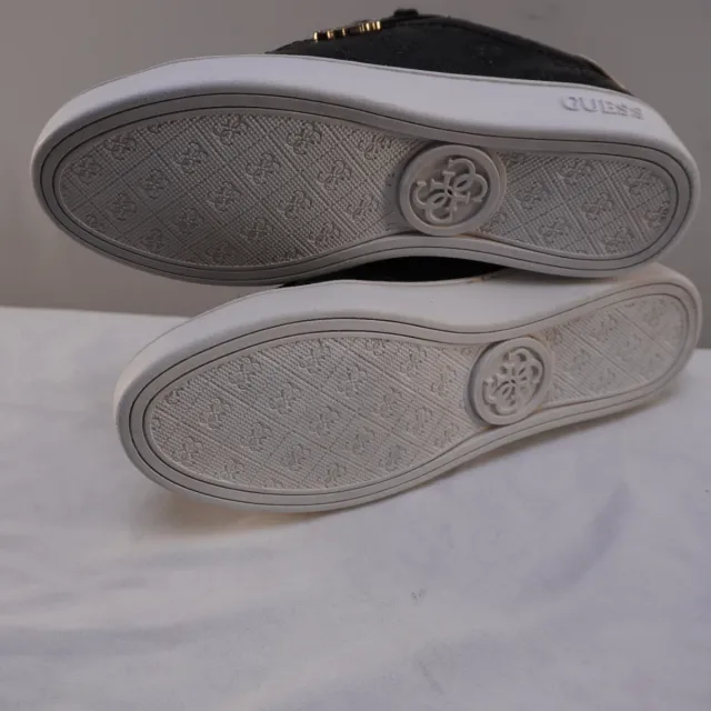 Zapatillas Guess Negras y Doradas