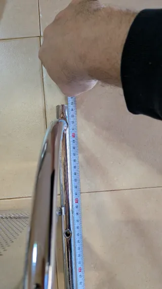 Estantería baño metal 2 baldas con toallero.