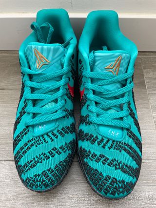 Zapatillas Nike Baloncesto Teal y Rojo