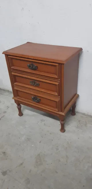 Mesita de noche 3 cajones madera