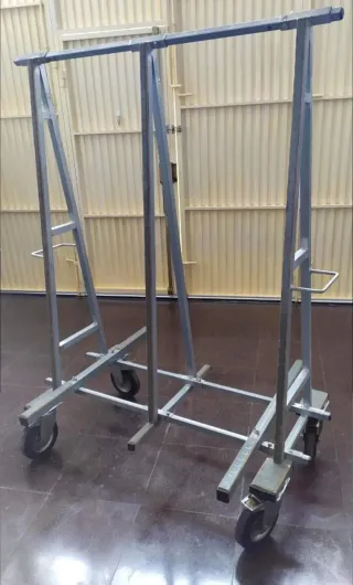 Caballete desmontable con ruedas y frenos