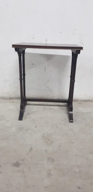 Mesita auxiliar de madera