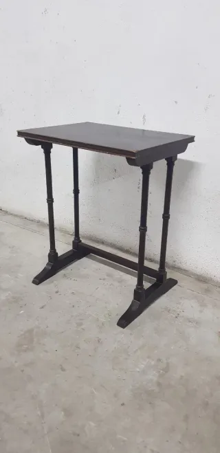 Mesita auxiliar de madera