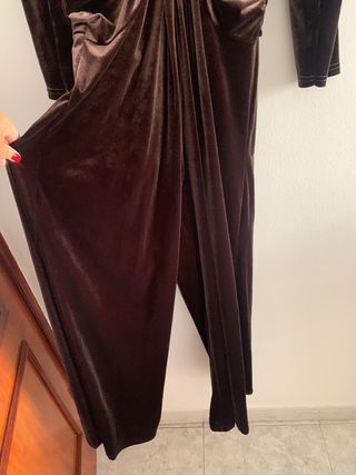 Mono de terciopelo marrón