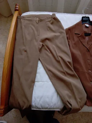 Conjunto Chaqueta y Pantalón Marrón