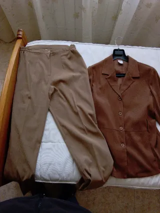 Conjunto Chaqueta y Pantalón Marrón