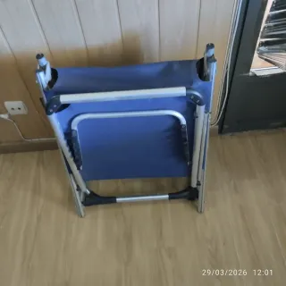 Lettino pieghevole in alluminio blu