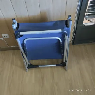 Lettino pieghevole in alluminio blu