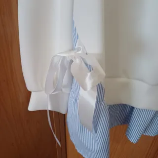 Sudadera blanca y azul mujer