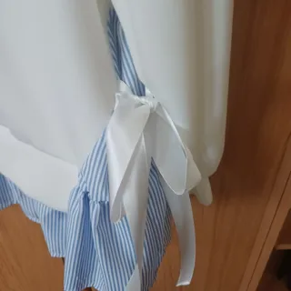 Sudadera blanca y azul mujer