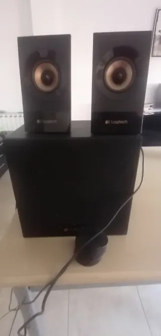 Altavoces Logitech Negros
