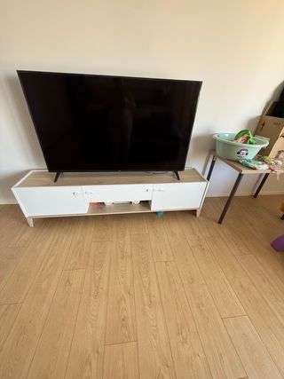 Mueble TV blanco y madera