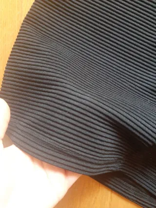 Falda corta negra acanalada