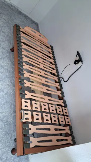 Cama articulada eléctrica madera y plástico