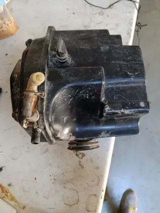 Caja filtro aire Honda Dominator 650 (95)