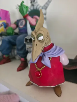 Figura Rey Piccolo en Trono Resina