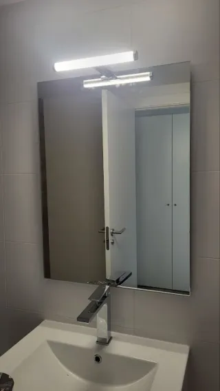 Instalación de espejos con luz en Valencia