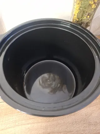 Olla de cocción lenta negra