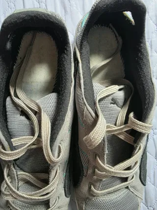 Zapatillas Puma grises y negras