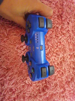 PS3 Slim Negra + 4 Juegos un mando cable de HDMI