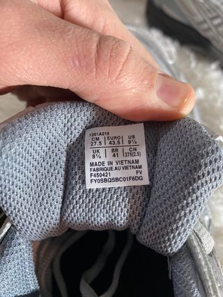 Zapatos Asics Grises y Plateados