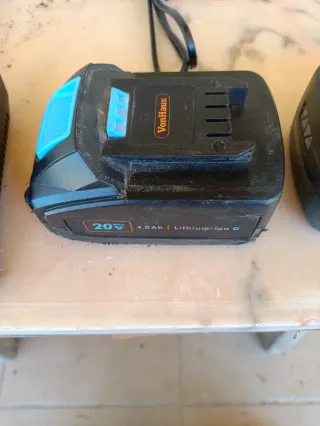 Cargador y 2 Baterías VonHaus 20V