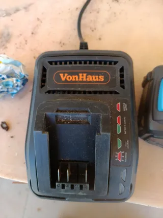 Cargador y 2 Baterías VonHaus 20V